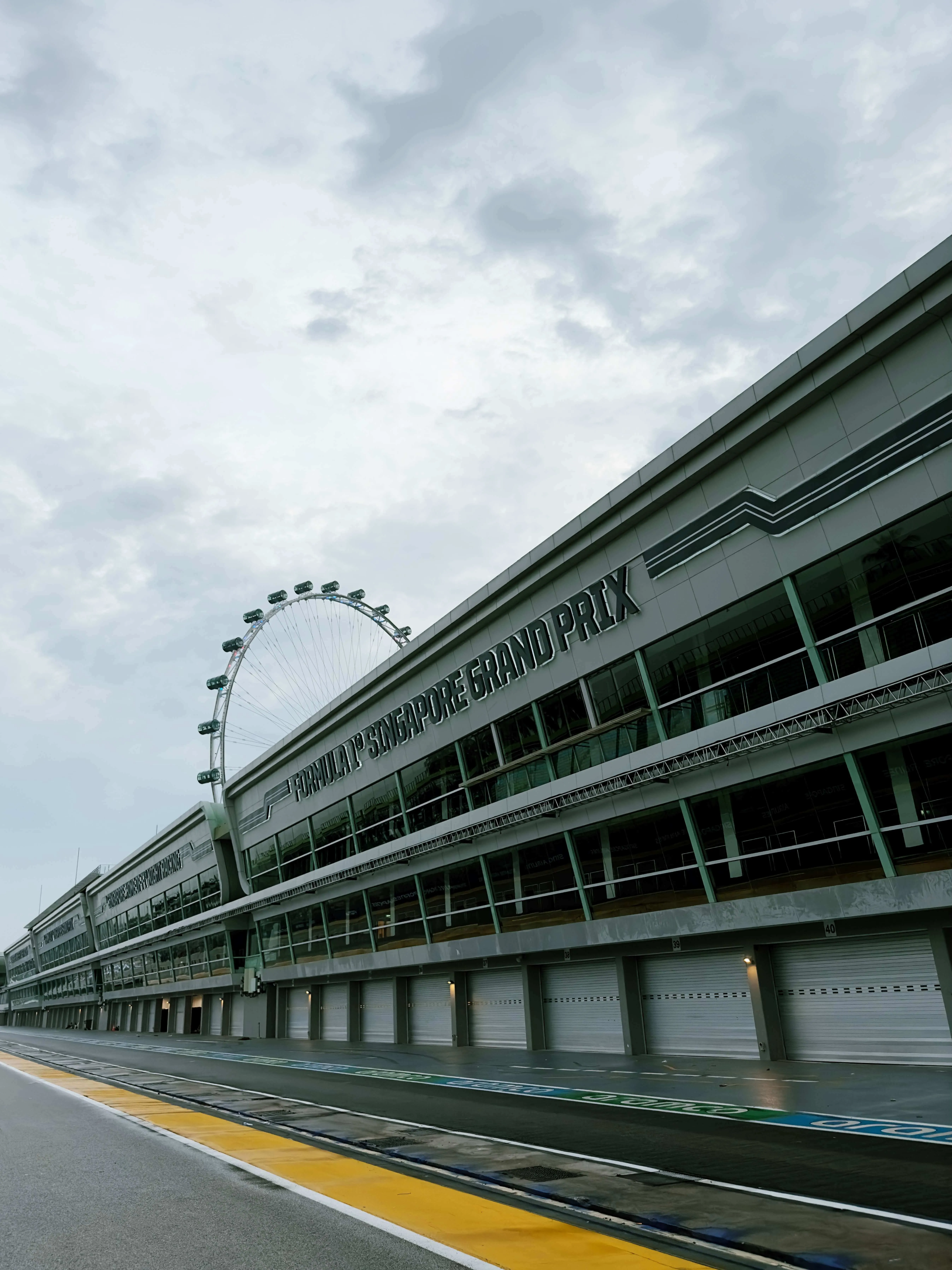 Formula 1 singapore grand prix pit building empty track